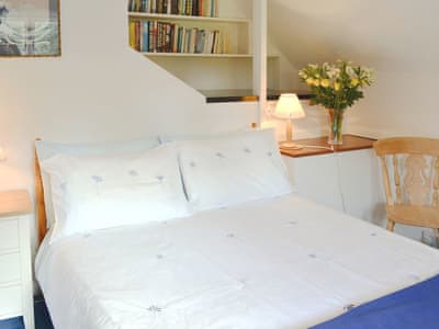 Holiday Cottages in Kent: Wysteria Cottage, Pembury &copy; English Country Cottages