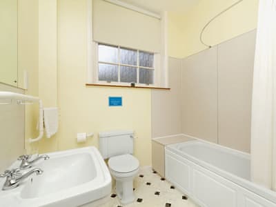 Esk Apartment thumbnail 5