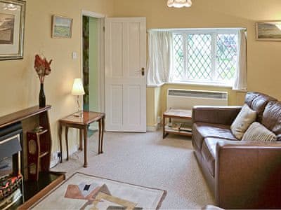 Holiday cottages in Kent: Wysteria Cottage, Pembury &copy; English Country Cottages