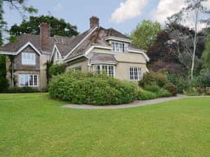 Beautiful apartment on the ground floor of an impressive period house in 13 acres of wonderful gardens | Burrow Farm Garden Retreat - Gardener&rsquo;s Rest - Burrow Farm Gardens Retreat, Dalwood, near Axminster