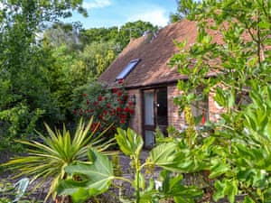 Charming property | High House Holiday Cottage No 1 - High House Holiday Cottages - High House Holiday Cottage No 1, Hooe, near Battle