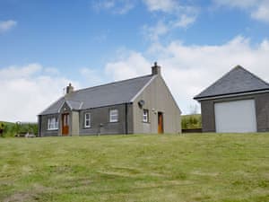 Charming detached holiday home | Heatherview Cottage, Sandhead near Stranraer