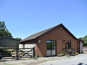 Lovely cottage situated close to the beach | Greenmeadow Bungalow, Llanon, near Aberaeron