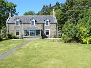 Attractive, detached, old stone farmhouse | Old Midoxgate Farmhouse, Midoxgate, near Tain