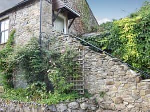 Delightful first floor apartment | Hayloft - Foal Barn Cottages, Spennithorne, near Leyburn