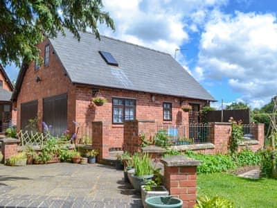 Cosy detached holiday property | Rhuewood, Wem