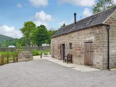 Beautifully converted upside down detached stone barn | Fishermans Lodge, Alderwasley, near Matlock