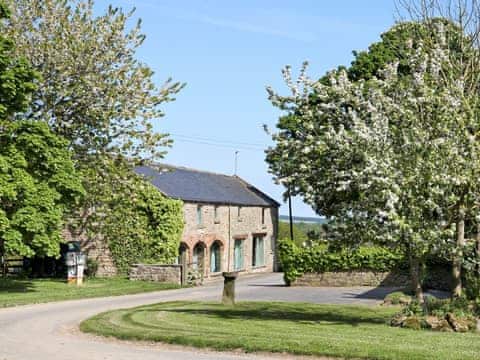 Delightful holiday home | Painter&rsquo;s Cottage, Harwood Dale