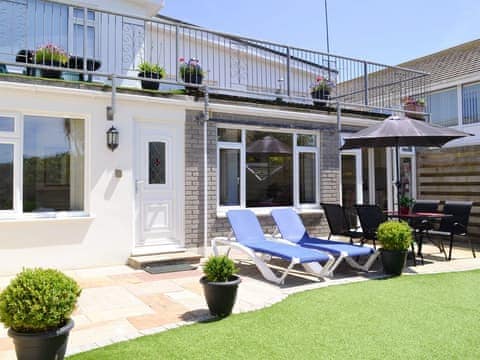 Beautiful single-storey holiday apartment | Palm Villa, Porth, near Newquay