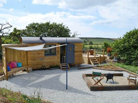 Delightful shepherds hut | The Wool Shed, Gorran, near St Austell