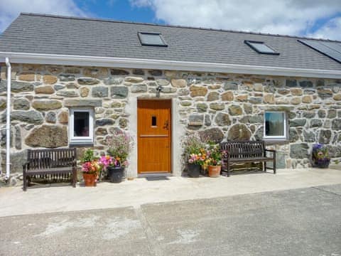 Lovely holiday cottage | Beudy Canol - Tyn Lon Isaf, Llangybi, near Pwllheli