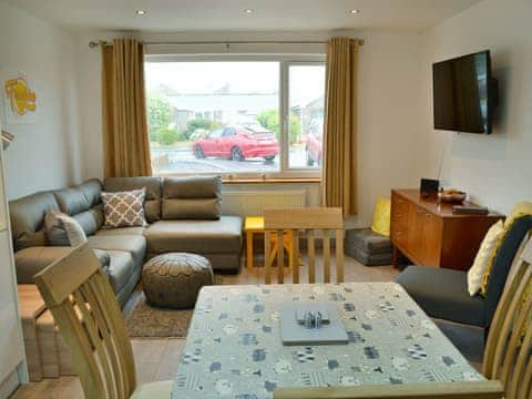 Lovely bright open plan living space | Lle Clyd, Harlech, near Porthmadog