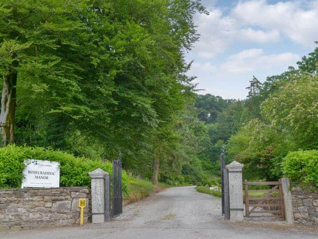 Driveway | Rosecraddoc Manor, Liskeard