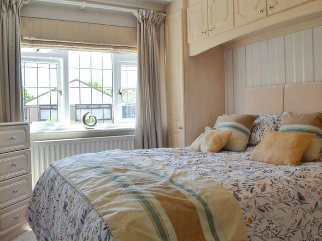 Comfortable double bedroom | Coastal Dream, Mudeford, near Christchurch