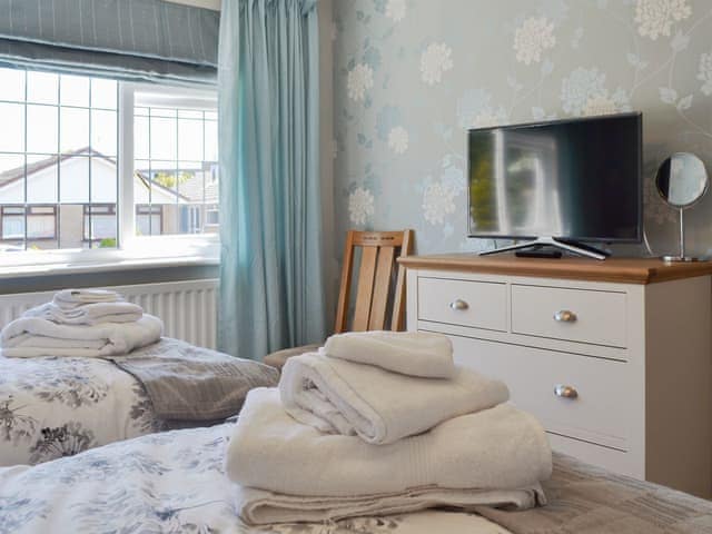 Welcoming twin bedroom | Coastal Dream, Mudeford, near Christchurch