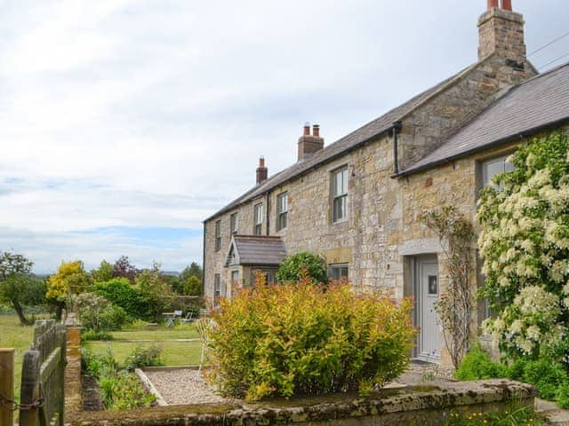 Delightful holiday home set on a working farm | Greenyard Cottage, Longhorsley, near Morpeth