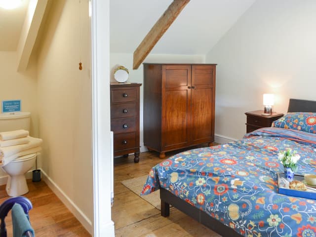 Comfortable double bedroom with en-suite toilet | Greenyard Cottage, Longhorsley, near Morpeth