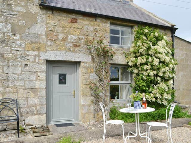 Patio area with outdoor furniture | Greenyard Cottage, Longhorsley, near Morpeth