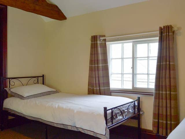 Comfortable twin bedroom which leads directly through to main bedroom and en-suite. | Repton Cottage - Foremark Cottages, Milton, near Repton