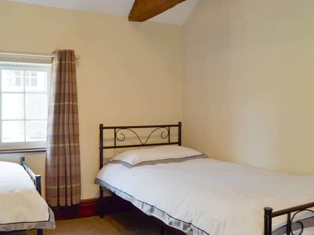 Good-sized twin bedroom. Access to en-suite is through the main bedroom. | Repton Cottage - Foremark Cottages, Milton, near Repton