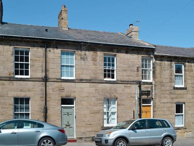 Traditional terraced holiday cottage | Blackbird House, Alnwick