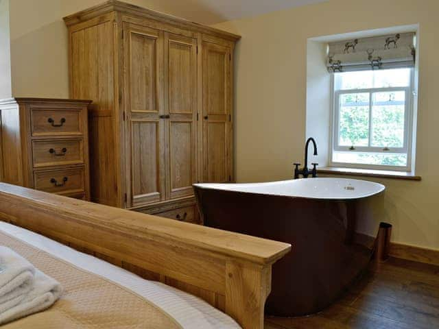 Impressive bath in bedroom area | Garth House - Garth Studio - Garth House , Carlisle