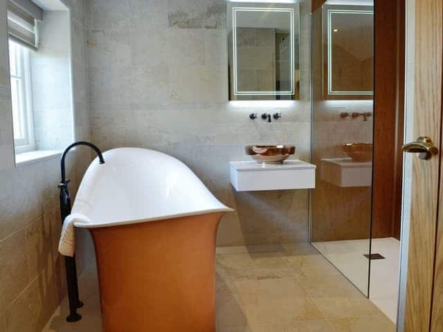 Fantastic en-suite bathroom | Garth House - Garth Cottage - Garth House , Carlisle