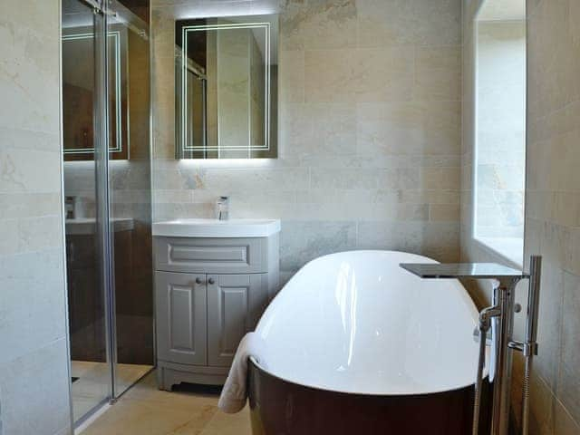 Superb en-suite bathroom | Garth House - Garth Cottage - Garth House , Carlisle