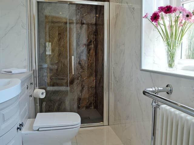 Useful en-suite shower room | Garth House - Garth Cottage - Garth House , Carlisle