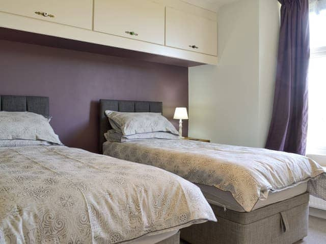 Second bedroom with zip-link beds set as twin | Running Hare, Windermere