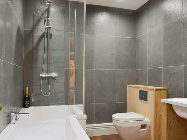 Family bathroom with shower over bath | Souterstead, Torver, near Coniston