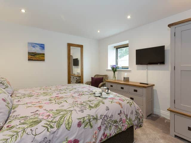 Double bedroom with en-suite | The Barn, Bishop Auckland