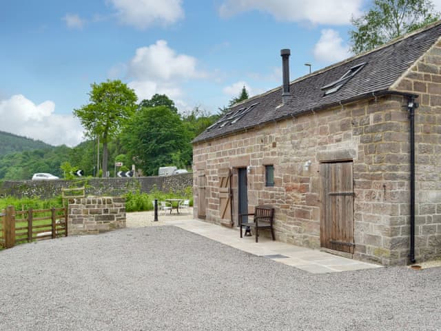 Beautifully converted upside down detached stone barn | Fishermans Lodge, Alderwasley, near Matlock