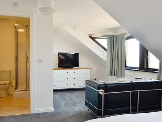 Relaxing master bedroom suite with en-suite shower room | Harbour Gates, Maryport