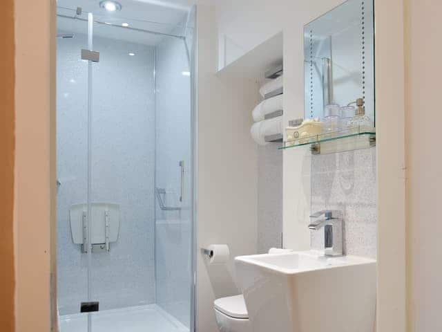 En-suite shower room | Rosedale, Richmond