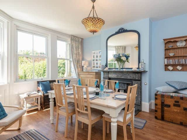 Spacious dining room | Moonbeam House, Freshwater Bay