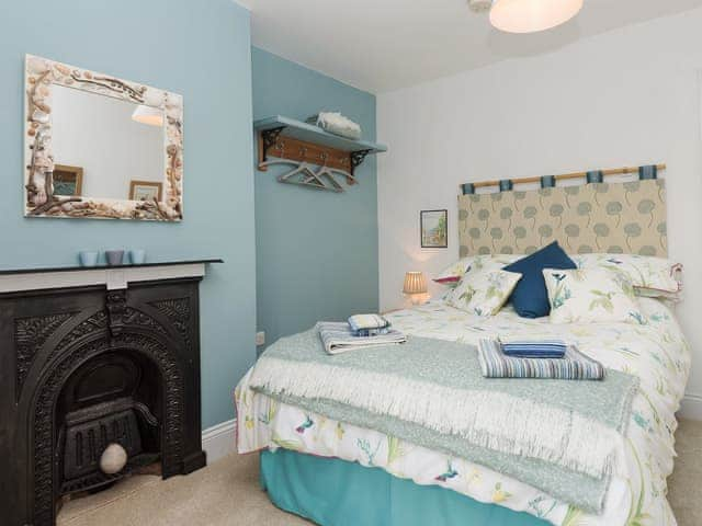 Peaceful second double bedroom | Moonbeam House, Freshwater Bay