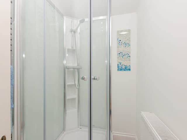 Additional shower room | Moonbeam House, Freshwater Bay