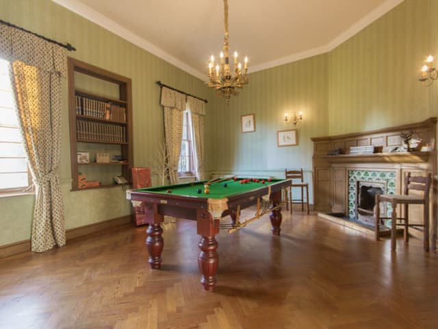 Spacious snooker room | Hockwold Hall, Hockwold, near Thetford