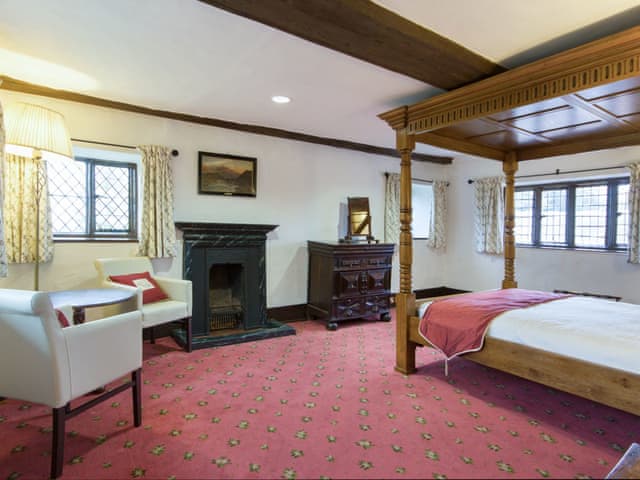 Spacious four poster bedroom | Hockwold Hall, Hockwold, near Thetford