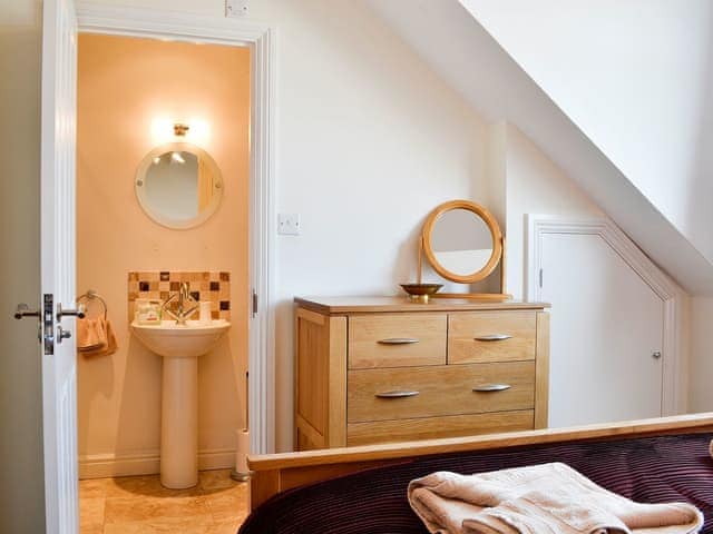 Kingsize bedroom with en-suite | Green Ghyll, Keswick