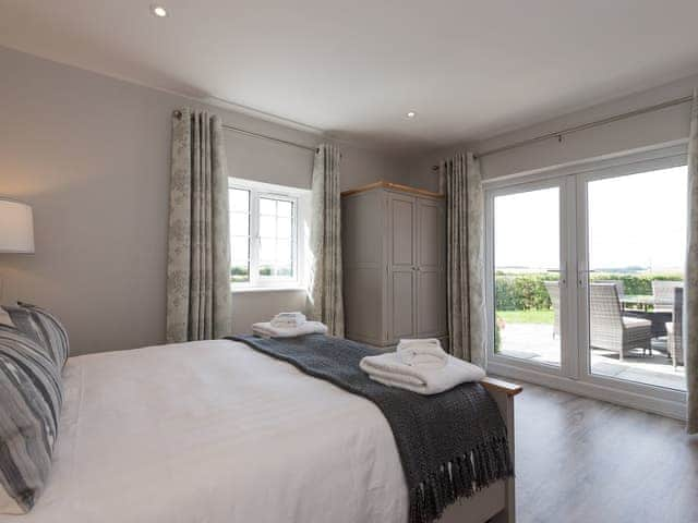 Double bedroom | Woody&rsquo;s Top, Ruckland, near Louth