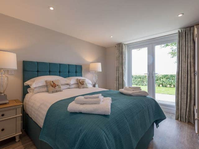 Double bedroom | Woody&rsquo;s Top, Ruckland, near Louth