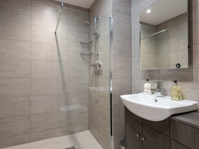 Shower room | Woody&rsquo;s Top, Ruckland, near Louth