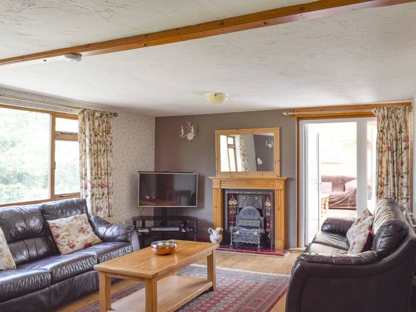 Welcoming living room with conservatory access | Captain&rsquo;s Quarters - Keel Lodges, Staithes, near Whitby