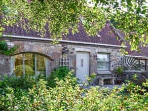 Delightful terraced, converted stone steading | Goose Cottage, Drumcrosshall, Bathgate near Edinburgh