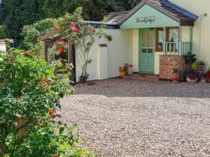 Delightful holiday home | Brook Lodge Country Cottage, Wroot, near Doncaster