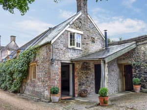 Wonderful historic property set in the Cerne Abbey grounds | Cerne Abbey Cottage, Cerne Abbas