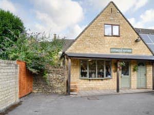 Delightful first floor apartment above the owner&rsquo;s pottery | Terracotta, Bourton-on-the-Water