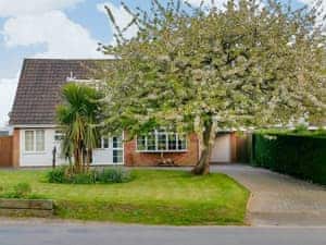 Exterior | Dinsel, Upton